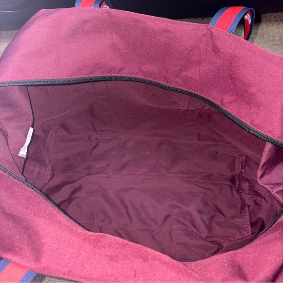 VICTORIAS SECRET PINK DUFFLE BAG 2017 - Picture 9 of 10